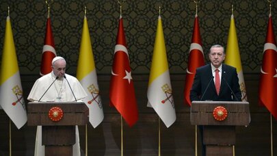 Erdoğan’dan Papa Francis İçin Taziye: “İnsani Trajediler Karşısında Sessiz Kalmayan Bir Liderdi”