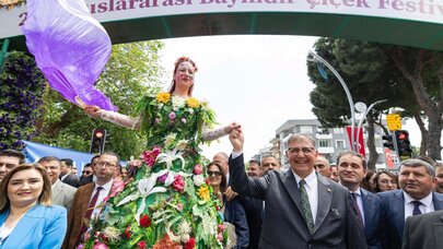 Tugay: “Bayındır’ın Çiçekleri İzmir’in Gururu”
