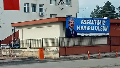 AKP’Lİ BAŞKANIN PANKARTINI, MİLLİ EĞİTİM’E ASTILAR!
