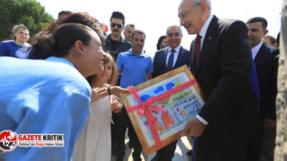 KILIÇDAROĞLU’NU EFES SELÇUK’TA ÇOCUKLAR KARŞILADI