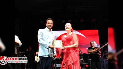 BEŞİKTAŞ’TA ZAFER COŞKUSU FENER ALAYI YÜRÜYÜŞÜ VE CANDAN ERÇETİN KONSERİYLE KUTLANDI!