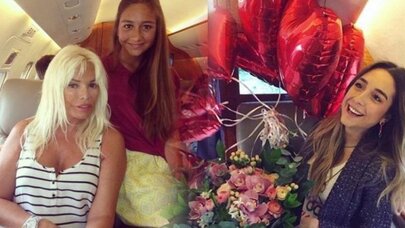 Aynı uçağa Ajda Pekkan da binmişti… Mina Başaran ile fotoğrafları…