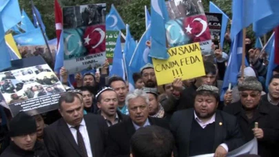 Çin Başkonsolosluğu önünde yumurtalı eylem