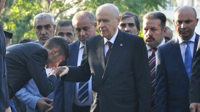 BAHÇELİ KONUŞTU SOSYAL MEDYA SALLANDI : KÖR NİKO'NUN MEYHANESİ NERESİ?