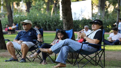Çimlerde konser keyfi devam ediyor