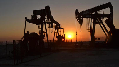 Petrol fiyatları Venezuela'ya yaptırım endişesiyle yükseldi
