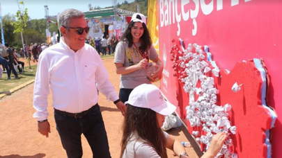 KUŞADASI'NDA RENKLİ 23 NİSAN ŞENLİĞİ