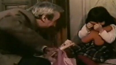 Burçin Terzioğlu oyunculuğa 'Çıplak Vatandaş' filmi ile başlamış