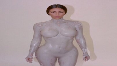 Kim Kardashian vücudunun kalıbını aldı! Şişesi hazır