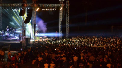 DAÜ'lü öğrenciler Mustafa Sandal konseri ile eğlendi