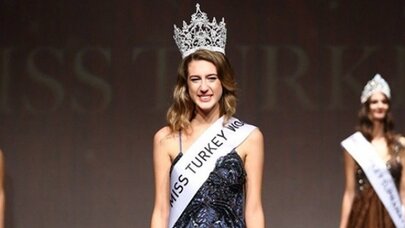 Miss Turkey 'kraliçe'sinin tacı geri alındı; gerekçe '15 Temmuz' tweetleri