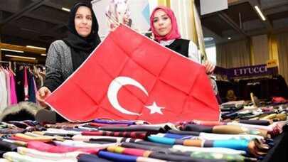 'Bayrak desenli türban' tasarımcısı: Saldırılar talebi artırdı!
