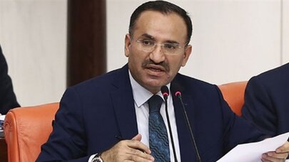 Bozdağ: Mirasçıları arzu ederse Nazım'ın mezarını getiririz