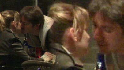 Farah Zeynep Abdullah ve Ahmet Rıfat Şungar dudak dudağa