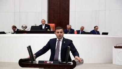 CHP'Lİ AKIN: 'SİZ KİM OLUYORSUNUZ VE NE BEDEL ÖDEDİNİZ Kİ ATA'MIZIN BİZE EMANET ETTİĞİ CUMHURİYETİMİZİ TEK ADAMA DEVRETMEK İSTİYORSUNUZ'