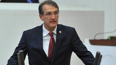 CHP'Lİ İRGİL:HUKUKSUZ AKADEMİSYEN İHRAÇLARINI MECLİSE TAŞIDI