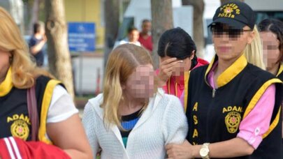 Çocuklarını evde bırakıp sex partisine gittiler!