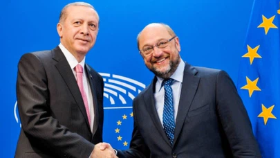 Cumhurbaşkanı Başdanışmanı'ndan AP Başkanı'na: Papaz, aklınızı başınıza alın, parmaklarınızı kırarız!