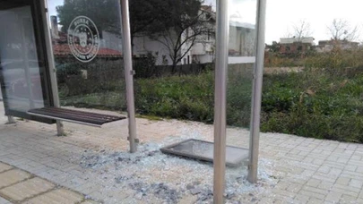İznik'te otobüs duraklarına saldırı