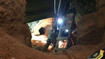 Ankara'da göçük altında kalan 2 kişi 5 saatte kurtarıldı