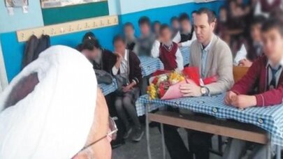 Öğretmenler işsiz, derslere imamlar giriyor