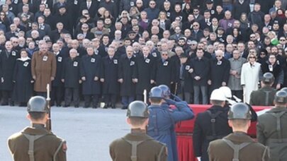 Eski TBMM Başkanı İsmet Sezgin son yolculuğuna uğurlandı