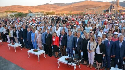 GÖLPARK MENEMEN'DE AÇILIŞ İZDİHAMI