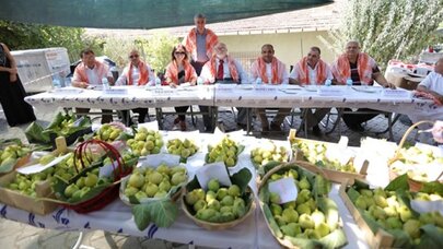 Güzelbahçe Belediyesi'nin düzenlediği Bardacık festivalinde teröre lanet yağdı