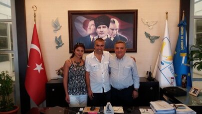 KUŞADASI BELEDİYESİ ENGELLİ ÖĞRENCİLERİ KONUK ETMEYİ SÜRDÜRÜYOR
