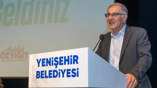 Mersin Yenişehir'de Prof. Dr. Ruşen Keleş, demokrasi ve çevre bilincini vurguladı