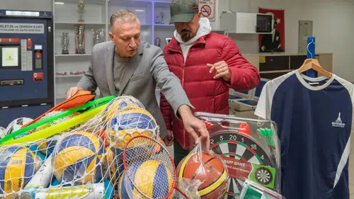 İzmir Büyükşehir'den okullara 31 milyonluk spor malzemesi desteği!