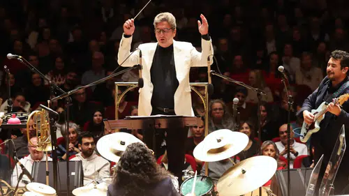 İzmir'de Yeni Yıl Konseri: Oda Orkestrası ve Los Putitos Coşturdu