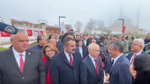 Özgür Özel, CHP'nin Edirne Mitingi öncesi belediye ve il başkanlığını ziyaret etti