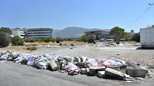 Bornova'da çevre kirliliğine karşı büyük temizlik seferberliği başlatıldı.