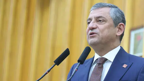 Özgür Özel: Erdoğan Amerikancılıkta övünüyor, biz vatanın hakkını koruruz!