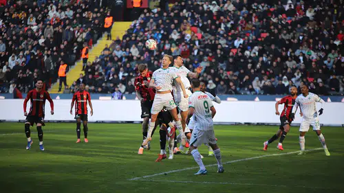 Gaziantep FK ve Konyaspor 1-1 berabere kalarak puanları paylaştı