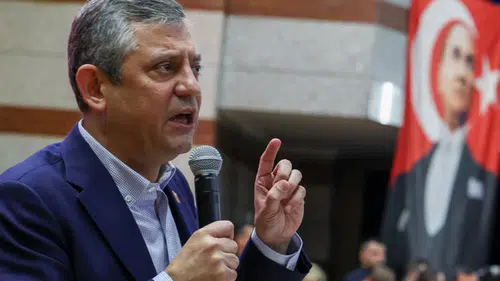 CHP LİDERİ ÖZGÜR ÖZEL: “MİLLET YARDIM BEKLERKEN BUNLAR IBAN GÖNDERDİ, ÇADIR SATTI”