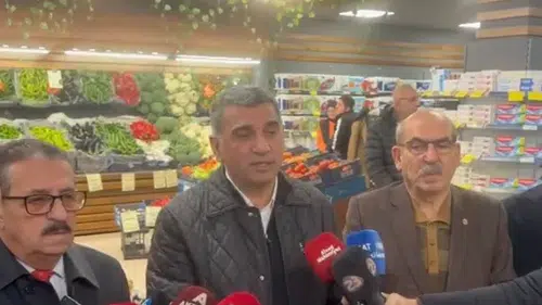 Emeklilerin geçim sıkıntısına dikkat çeken CHP'li Gürsel Erol'dan market alışverişi eylemi