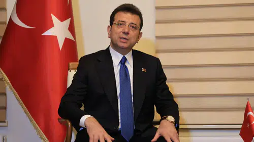 Ekrem İmamoğlu: "Adaylığım devam ediyor, iktidarın kumpaslarına karşı sımsıkı durmalıyız"