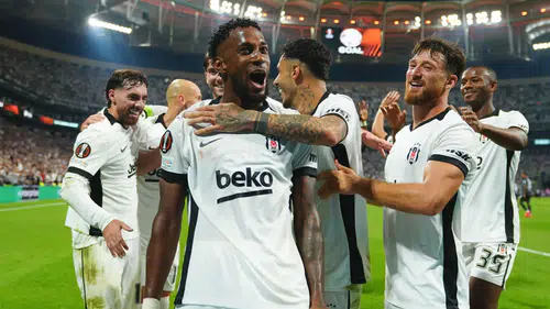 Beşiktaş Kocaelispor'u 2-1 Mağlup Etti! Orkun Kökçü ve Vlahovic'in Golleriyle Kartal 3 Puanı Kaptı