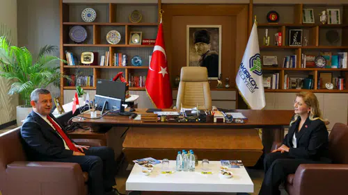 Özgür Özel, Ayşegül Ovalıoğlu'nu ziyaret etti: "Bakırköy’de memnuniyet oranı yüzde 67"