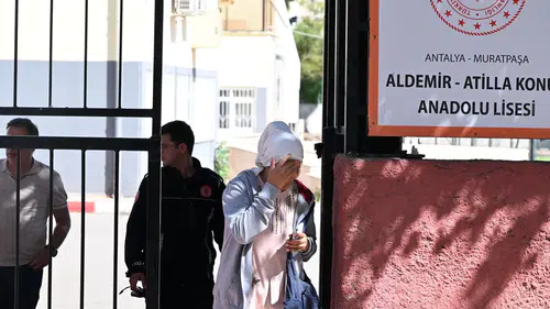KPSS bitti, kapılar kilitlendi: Tuvalete giden kadın okulda mahsur kaldı