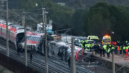 İspanya'da Hızlı Tren Faciası: İki Tren Çarpıştı, En Az 30 Kişi Hayatını Kaybetti