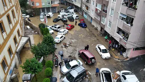 İstanbul'daki Sel Felaketinde Can Kaybı 4'e Yükseldi: 5 Kişi Hâlâ Aranıyor!