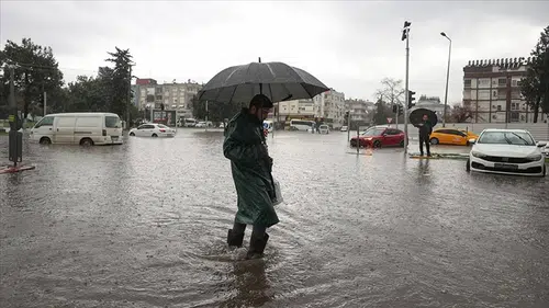 Meteoroloji'den 8 İl İçin Sarı Kodlu Uyarı! Kuvvetli Sağanak Yağış Geliyor: Sel ve Su Baskınlarına Dikkat