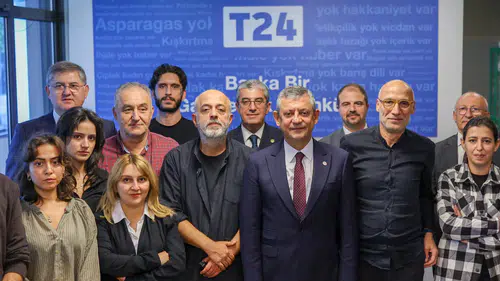 Özgür Özel'den T24'e dayanışma ziyareti: "Basın tarihine kara leke olarak geçecek"