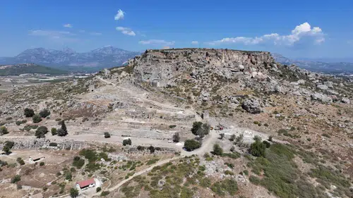 Antalya'da Tarihin Şaşırtan Sırrı: Mezar Odaları Yüzyıllar Sonra Eve Dönüştürüldü!