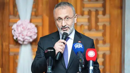Eyüpsultan Belediye Başkanı Özmen ve 12 kişi rüşvet ve ihaleye fesat suçlarından tutuklandı