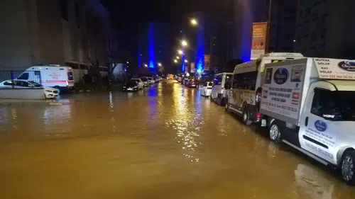 İstanbul'daki Sel Felaketinde Can Kaybı 2'ye Yükseldi! 14 Yaşındaki Çocuğun Ardından Bir Acı Haber Daha