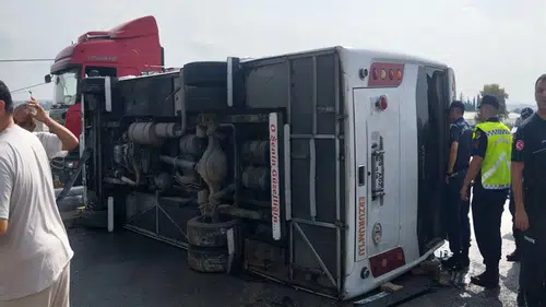 Antalya-Isparta yolunda yolcu midibüsü devrildi! 17 yaralı, 1 kişinin durumu ağır
